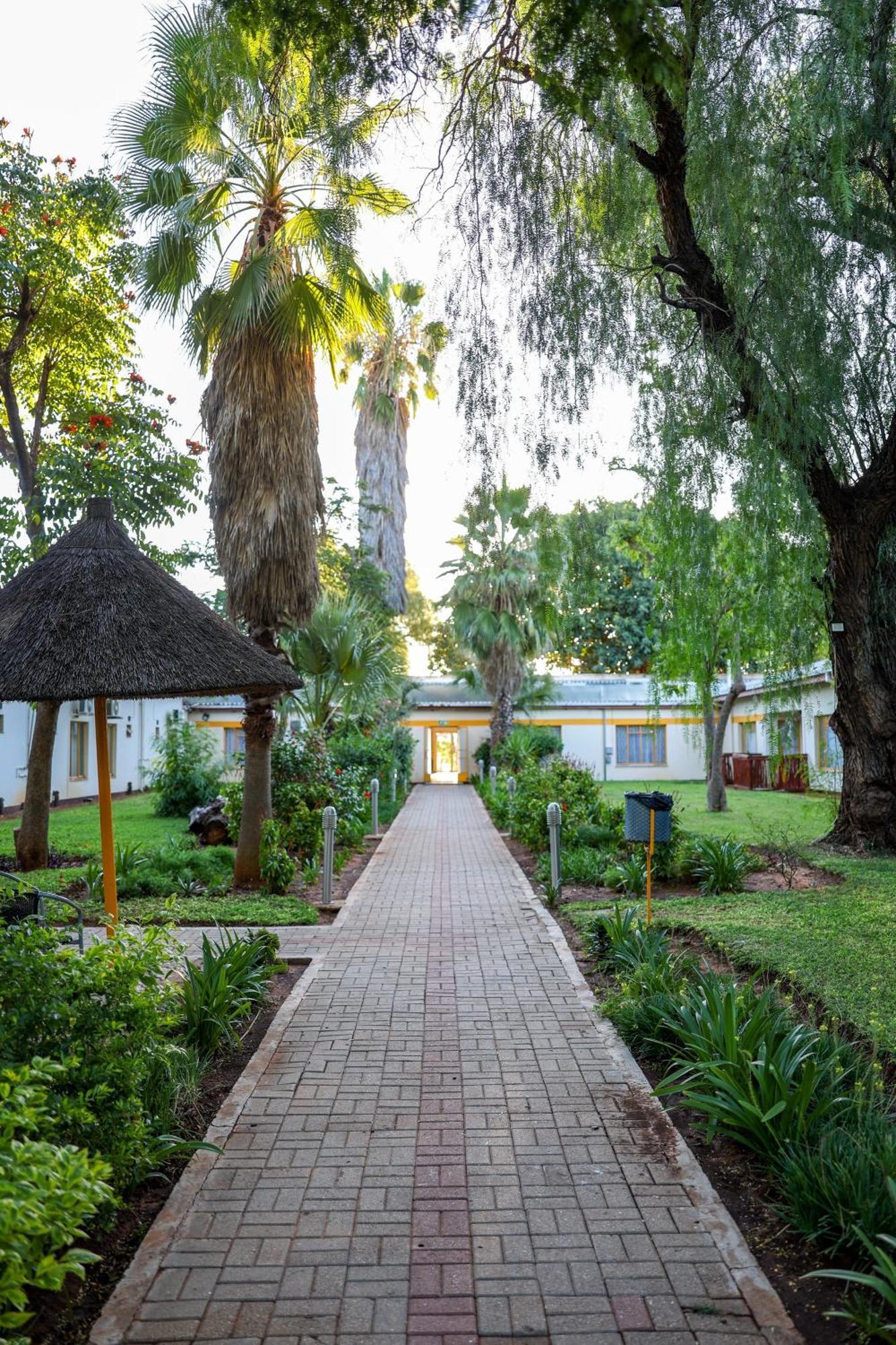 Cresta Botsalo Hotel Palapye Esterno foto