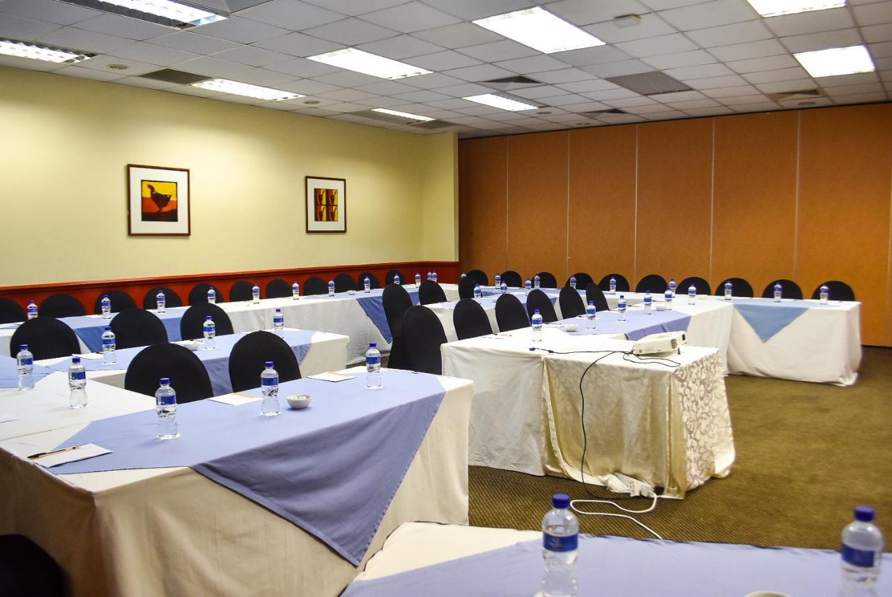 Cresta Botsalo Hotel Palapye Esterno foto